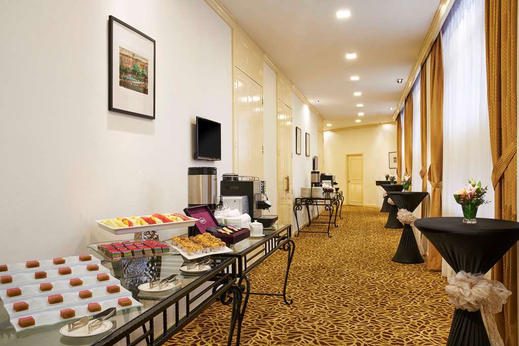 Khách sạn Village Bugis By Far East Hospitality 4*